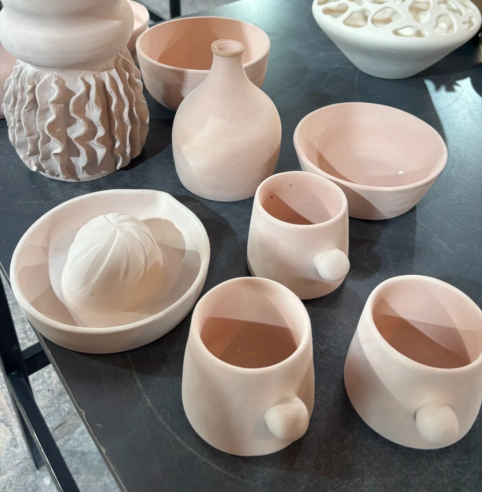 Piezas en bizcocho, listas para esmaltar.